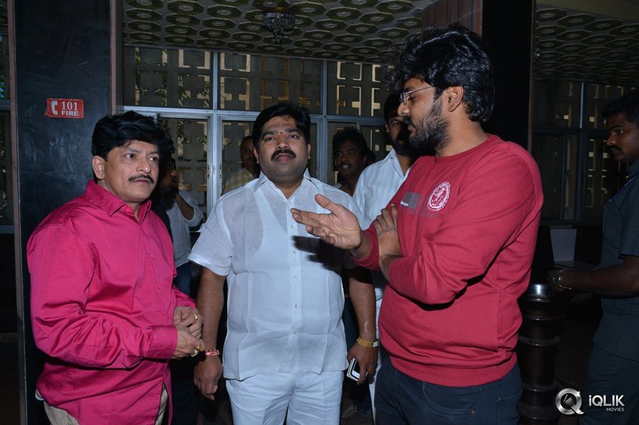 Vangaveeti-Team-at-Devi-Theater